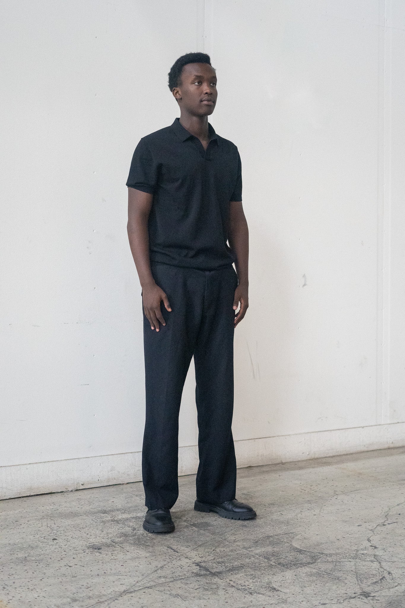 Donce de la Sense pique short-sleeved shirt, lightweight and breathable, ideal for staying cool in warmer weather.